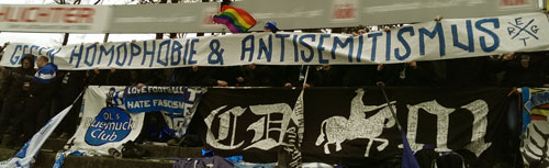Spruchband Homophobie und Antisemitismus